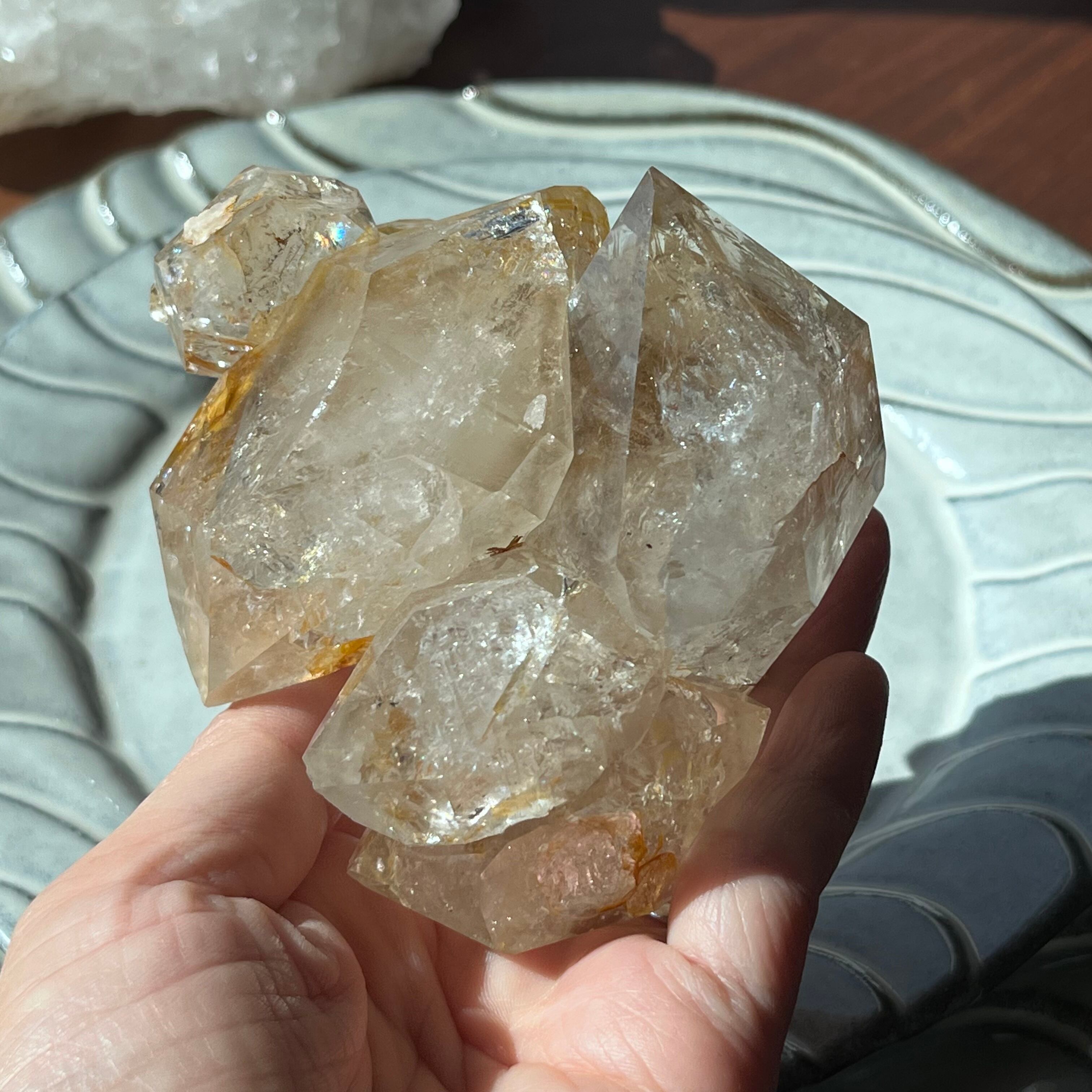 ハーキマーダイヤモンド特有のオイリーな感じも美しく、他の水晶にはない味わいを醸し出しています