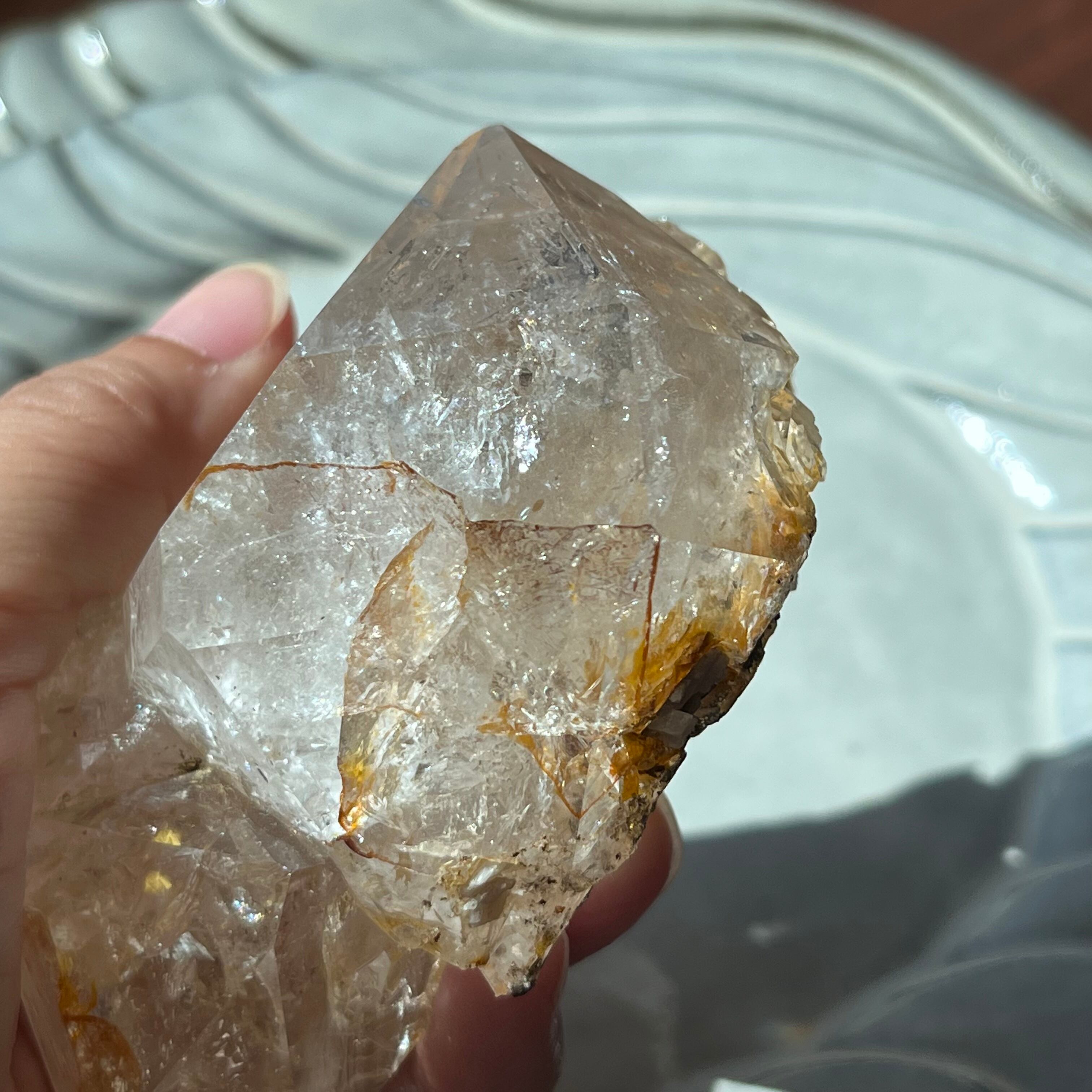 ダブルターミネッテッド状の結晶がくっつき合ってます