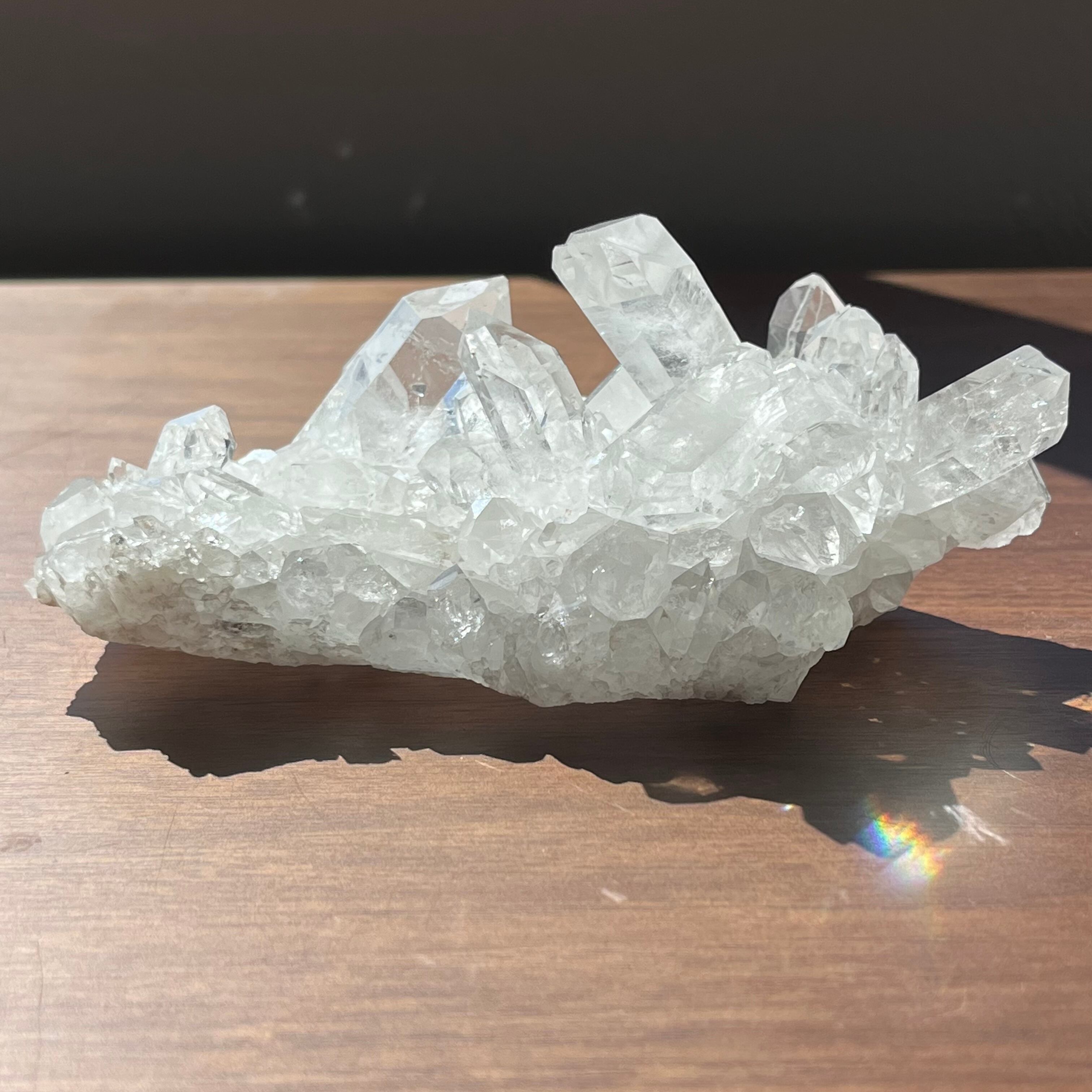 反対側、光が反射すると虹が出て綺麗です