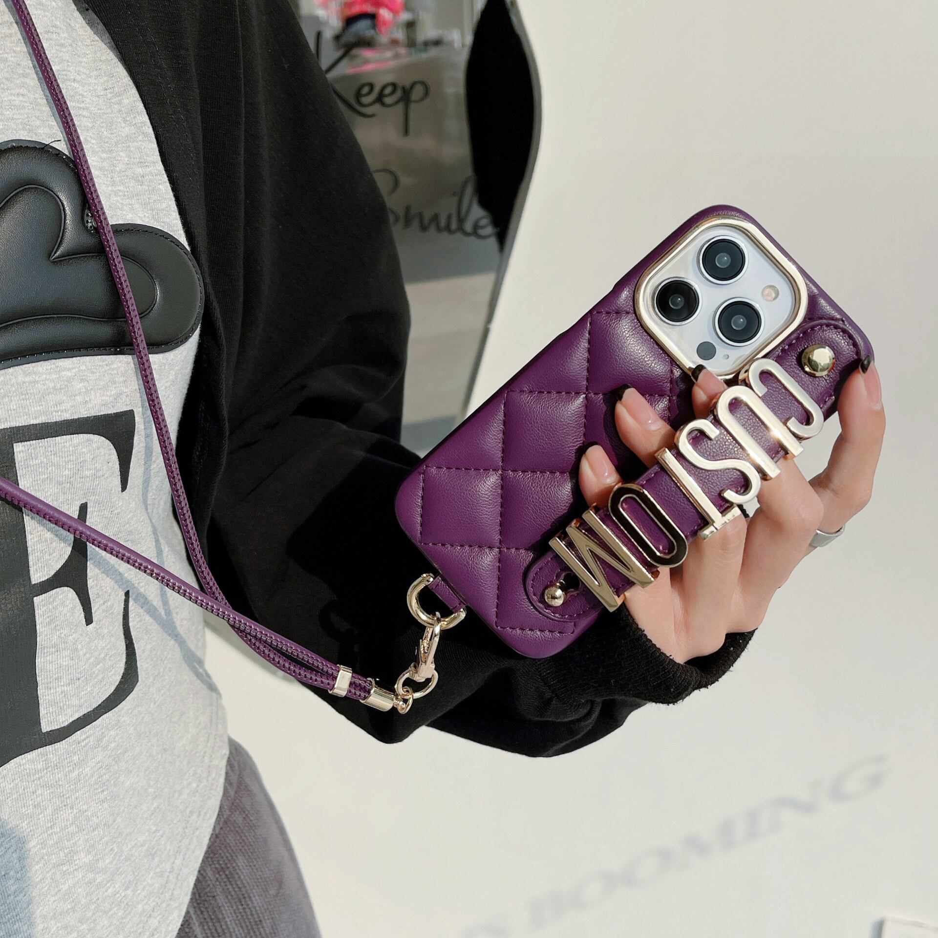 バンド・ショルダーストラップ付きで持ち運び楽々♪