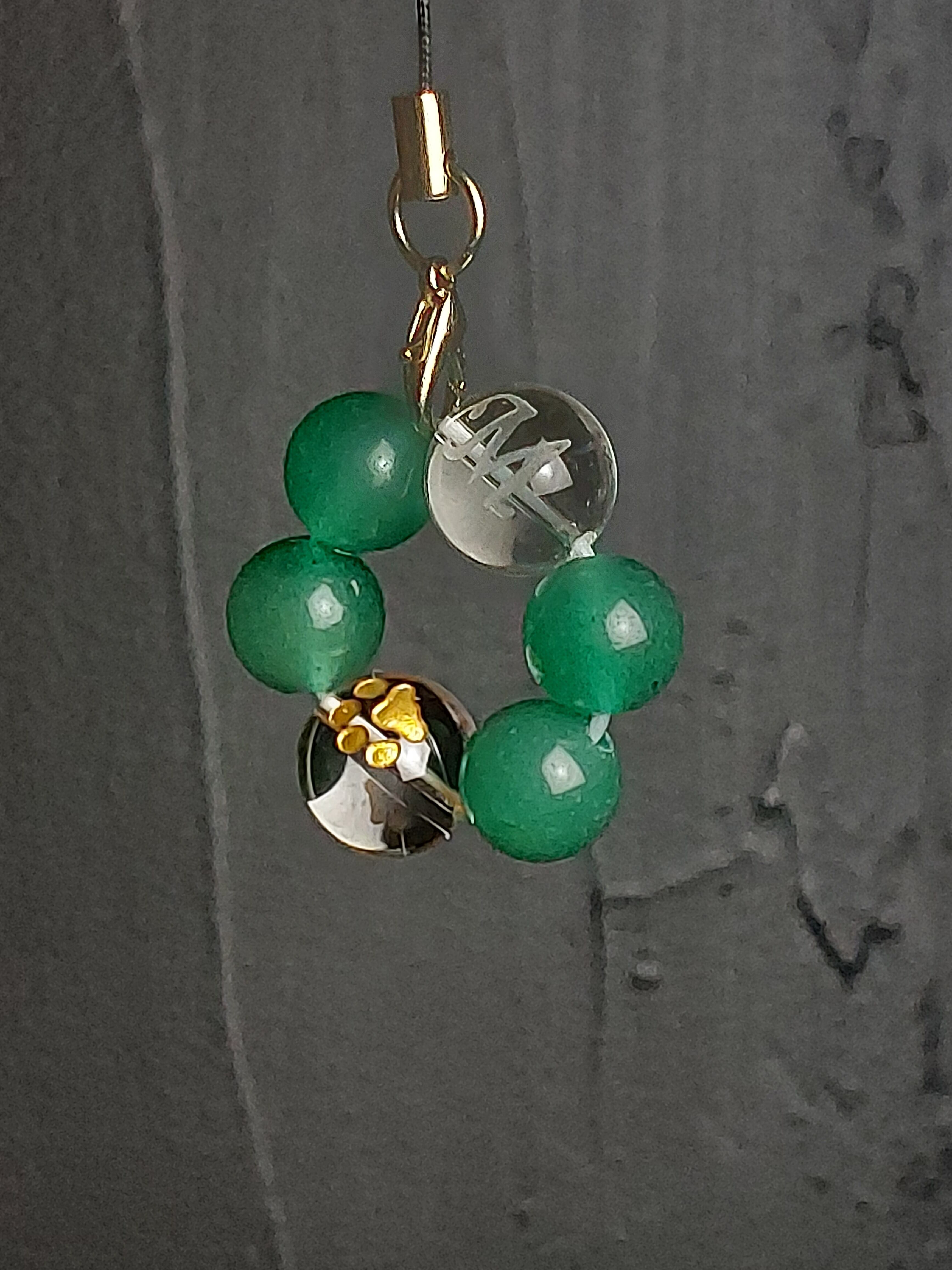 【サービス】でストラップをお付けしています。