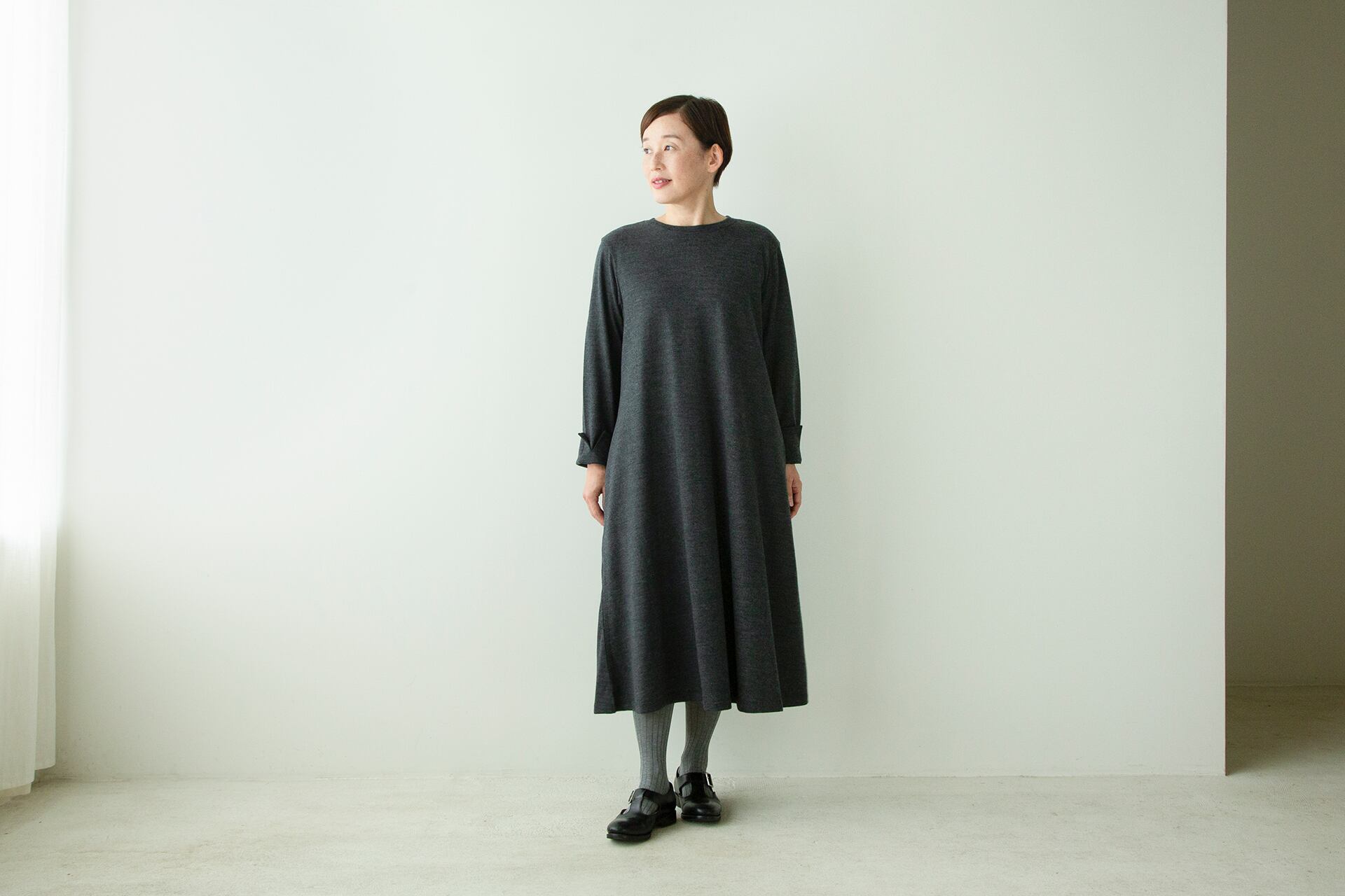 モデル身長：153cm、Mサイズ着用（チャコール）