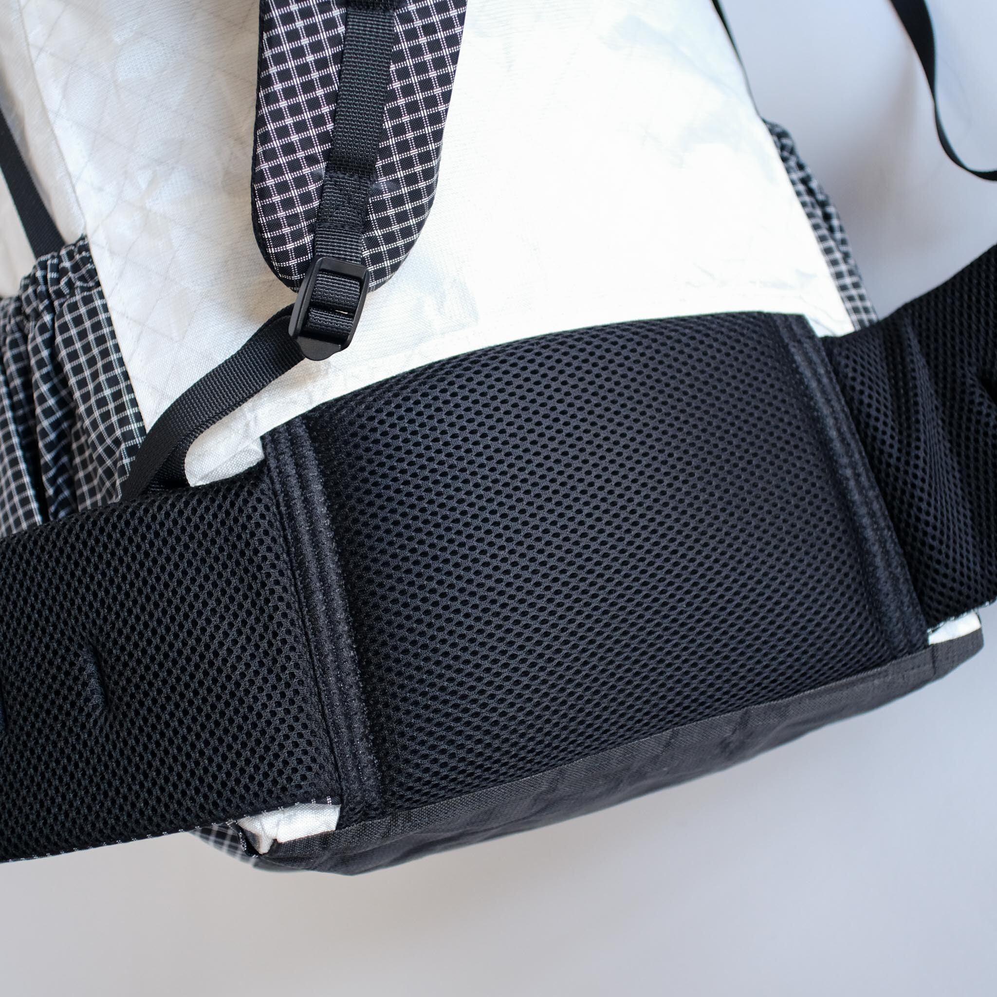 腰部分はメッシュ素材、背中はメッシュじゃない方が使いやすい