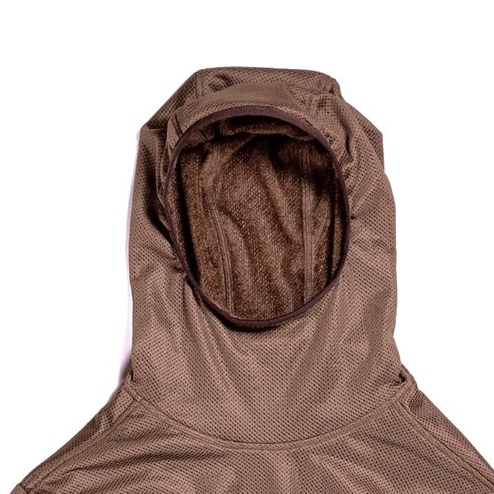 シンプルだがゆったりと着心地の良いフード