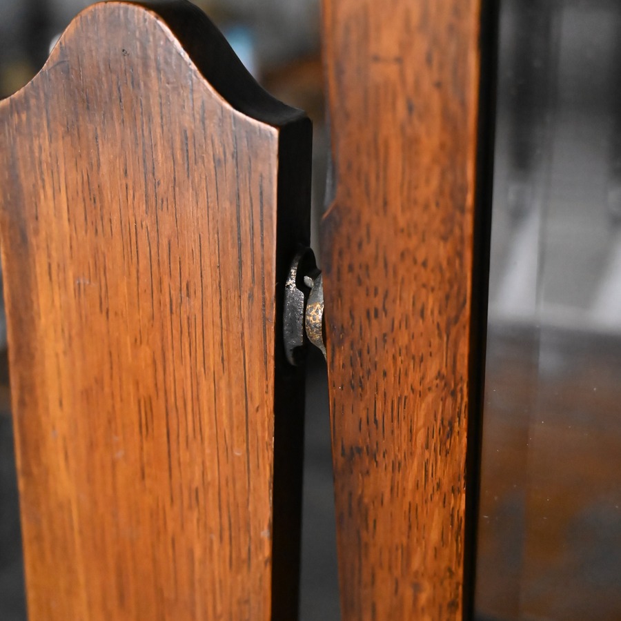 本体側の軸と木枠ミラーの接続金具