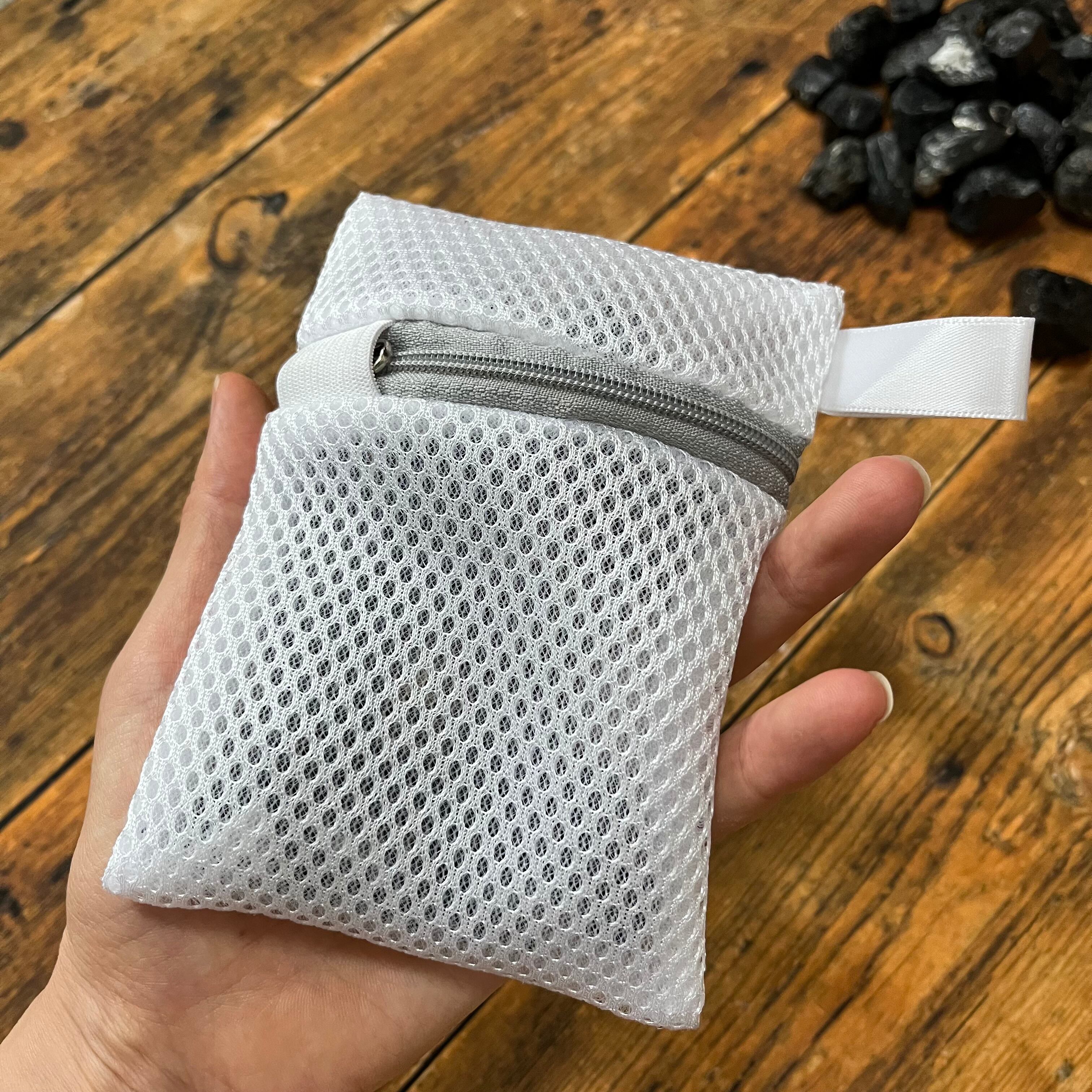 痛い所に乗せても負担にならない手のひらサイズ◎