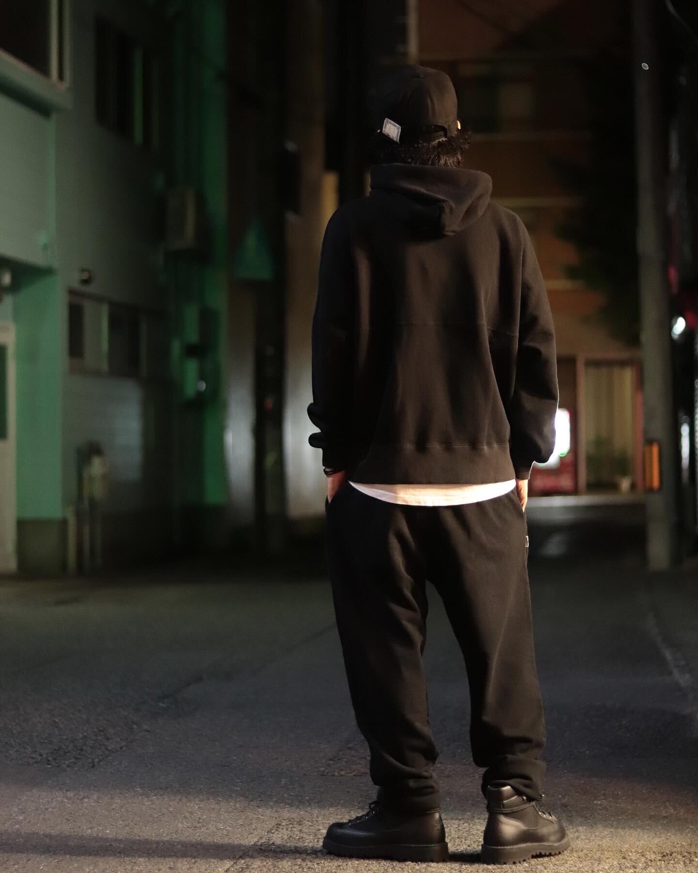 177cm 60kg 1サイズアップでLサイズ着用。