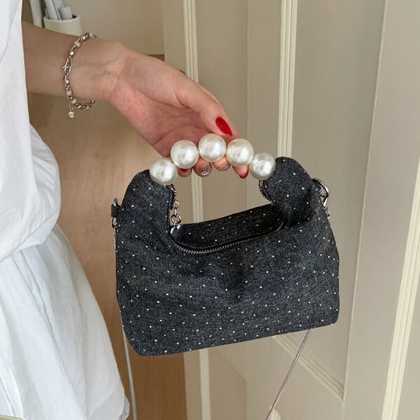 ドットブラック