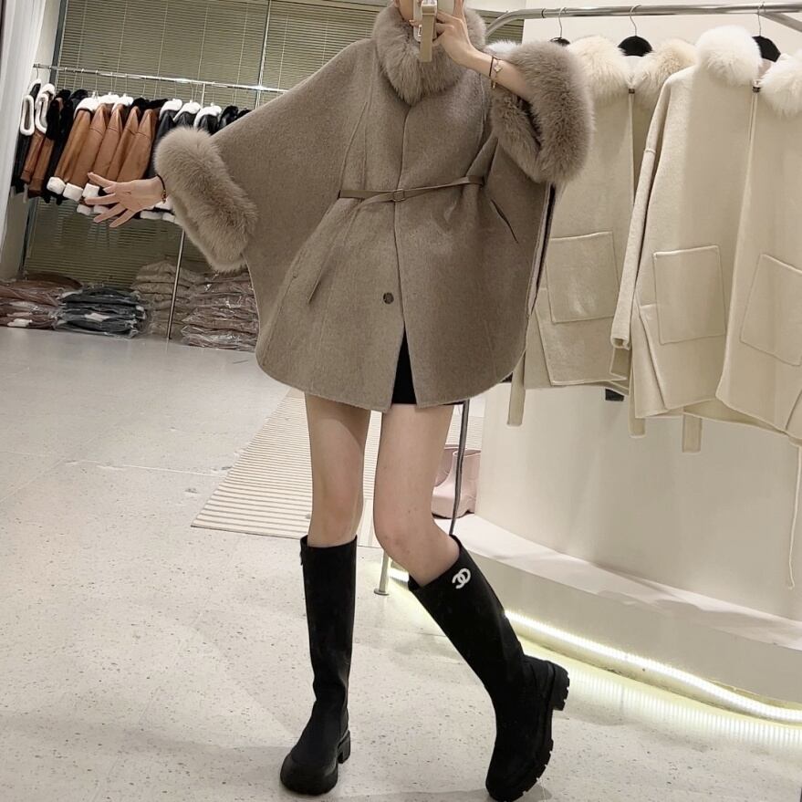 グレー