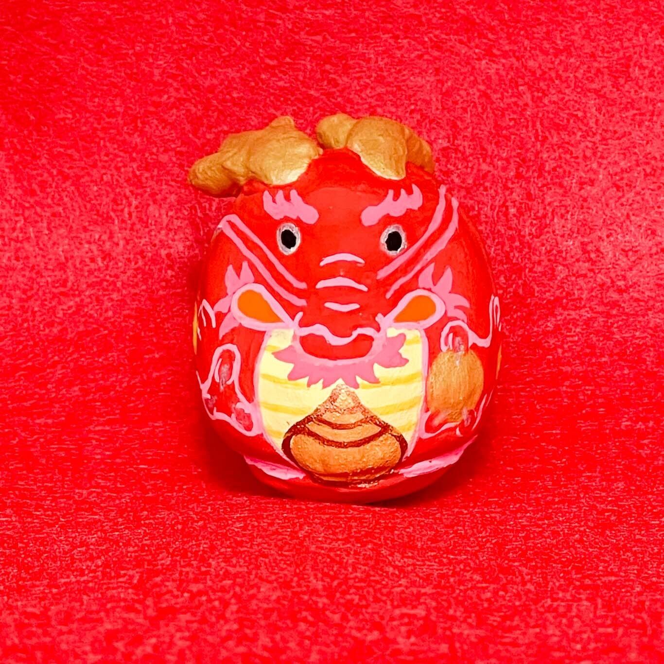 色違いの赤の干支だるま 如意 辰 もあります。