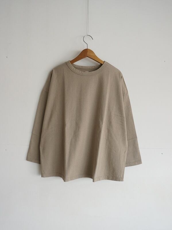 グレーベージュ