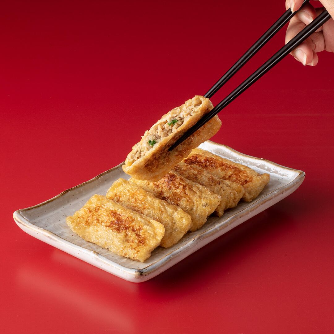 餃子の餡を油あげて包んだ「稲荷餃子」