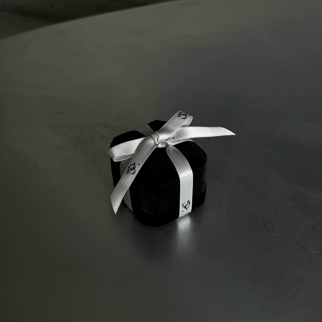 Suede jewelry box + Silver Gift bag