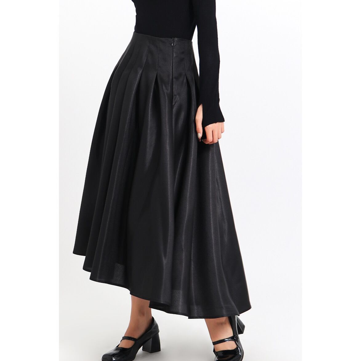 タック入り アシンメトリーフレアスカートとコーデ！