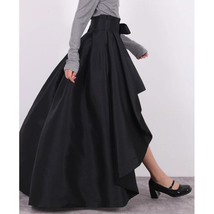 トップスはインでデザイン性を生かした着こなしが◎