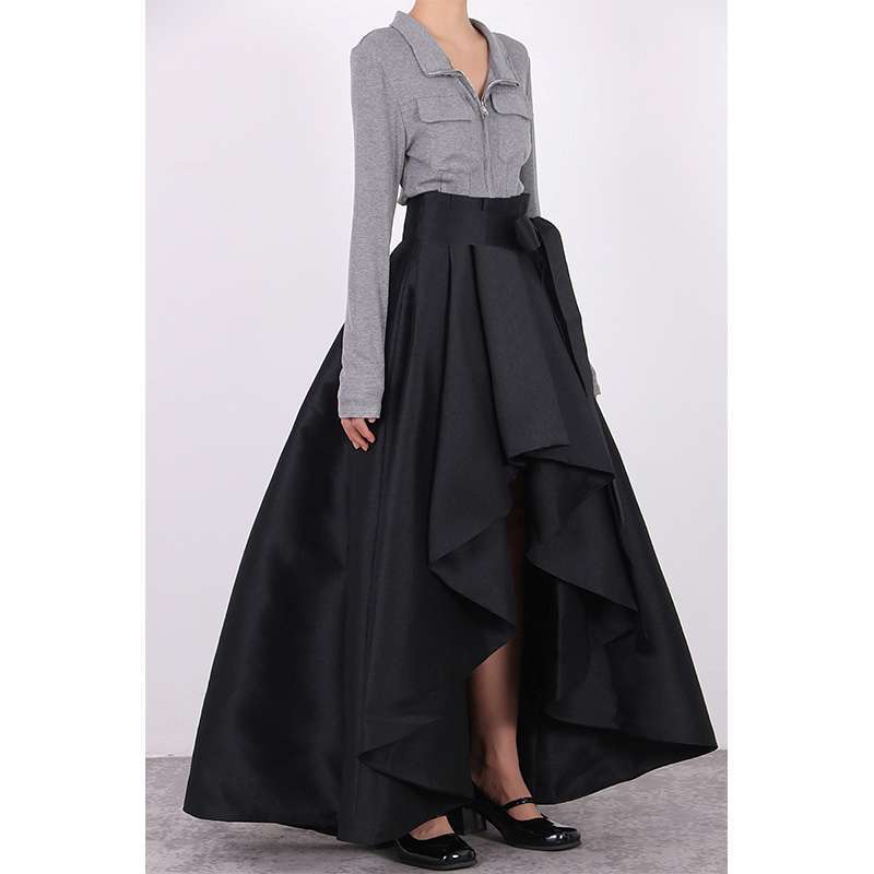 コーデの主役になる存在感のあるスカート