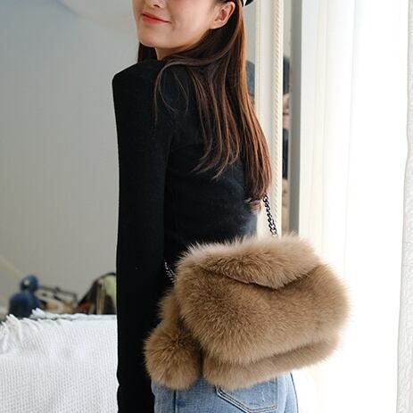 ベージュ