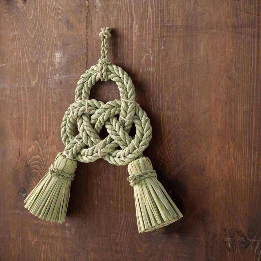 家内安全を願うための祝結び。右縄と左縄で、「しっかりと結びつく」さまを表現。