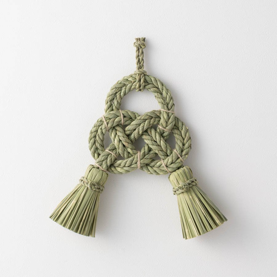 家内安全を願うための祝結び。右縄と左縄で、「しっかりと結びつく」さまを表現。