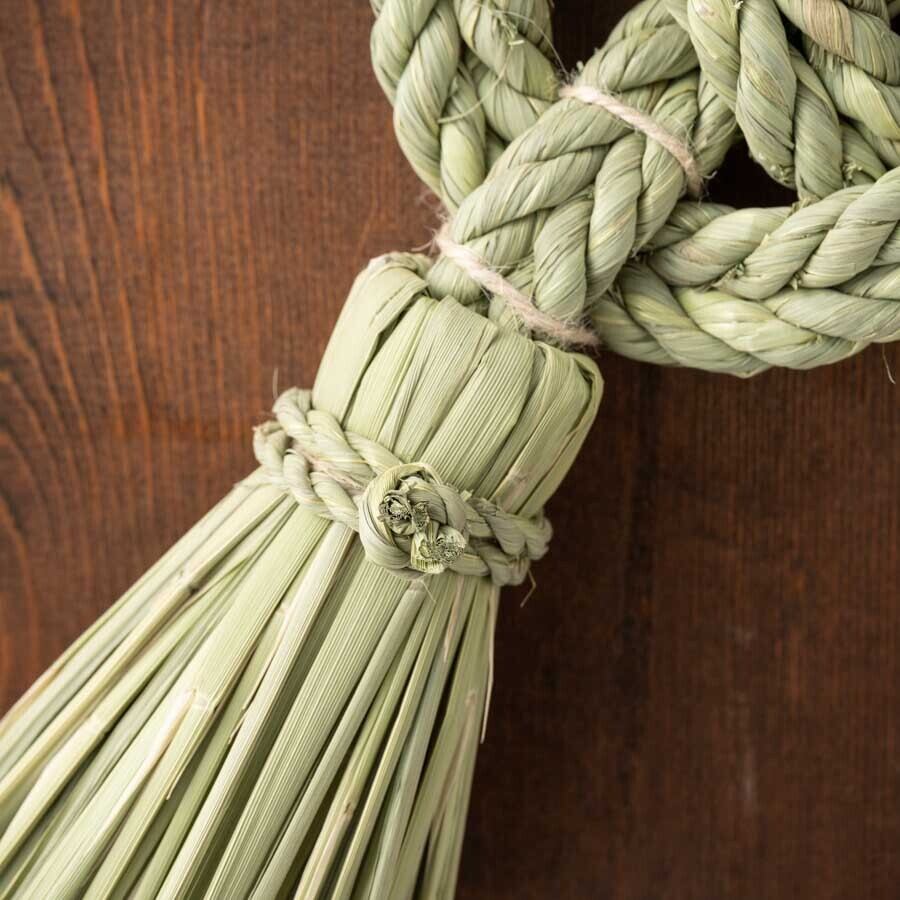 家内安全を願うための祝結び。右縄と左縄で、「しっかりと結びつく」さまを表現。