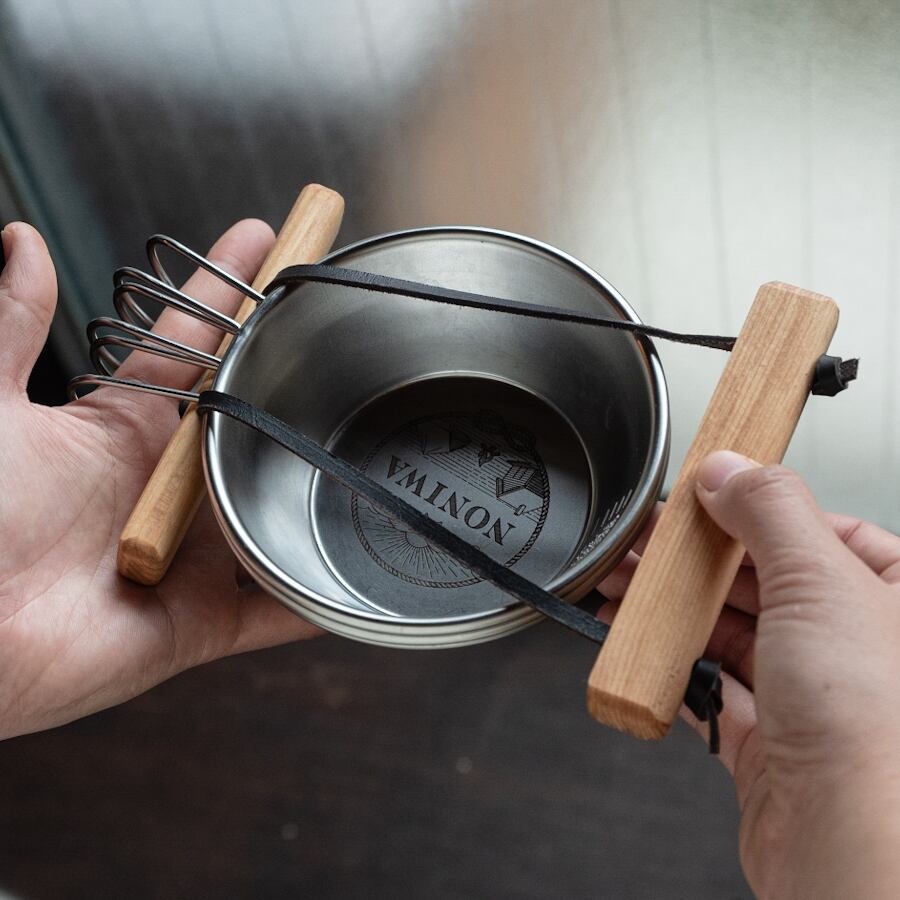 シェラカップの取手の下から引っ掛ける