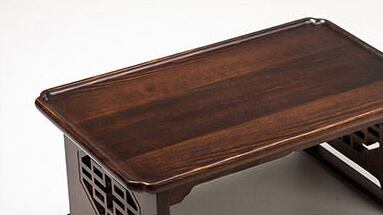 【天然木製の天板】天然の木材をそのまま使用しているため、ナチュラルさと優雅さが際立ちます。