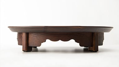 【移動に便利】お盆と食卓の役割を持つ一般的なソバンに比べ、お盆としての役割を強調しました。