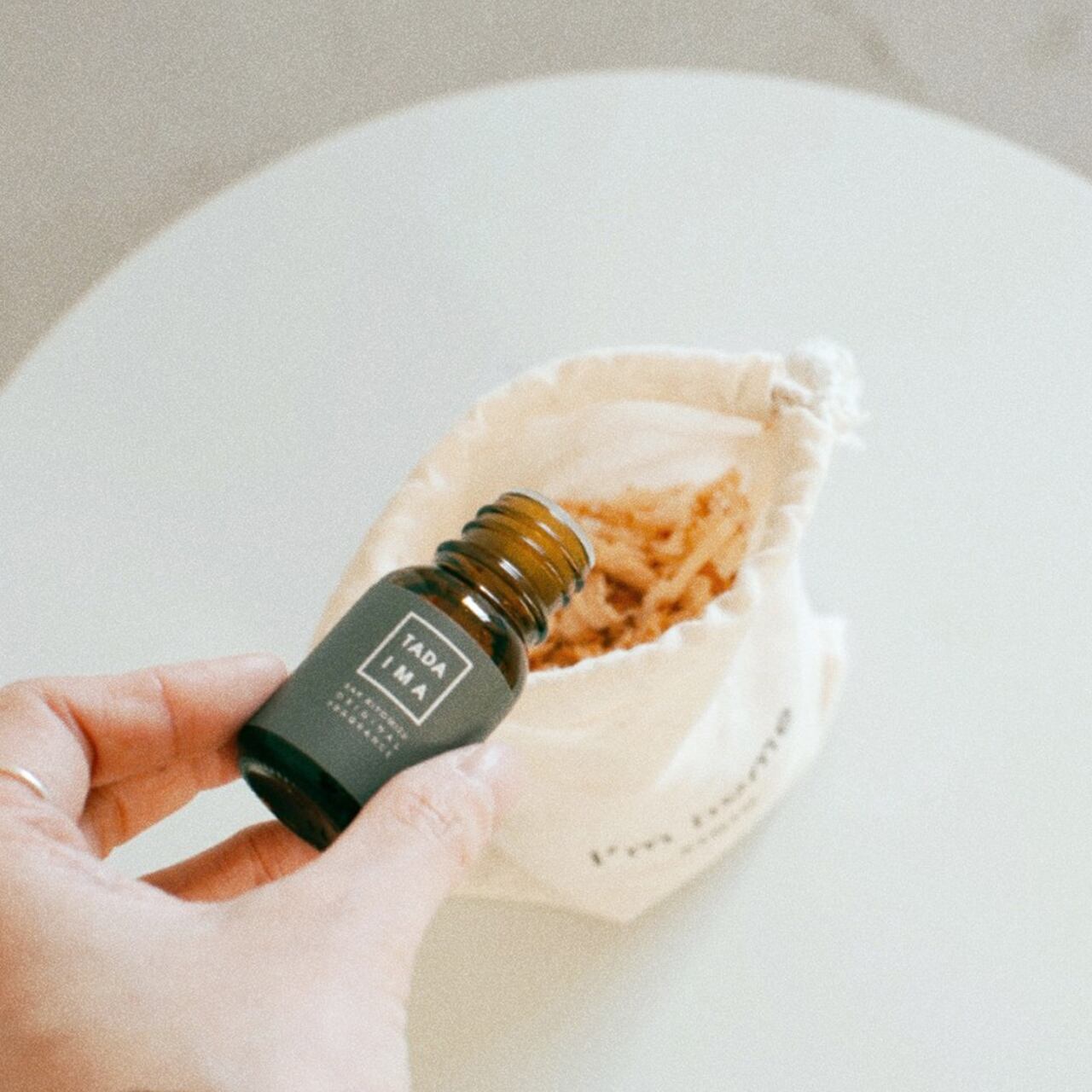 3ヶ月程使った木屑はポーチに詰め、サシェとして再利用出来ます