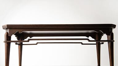 【角のないデザイン】伝統的な組み立て技法で角がなく作られているため、小さなお子様にも安全です。