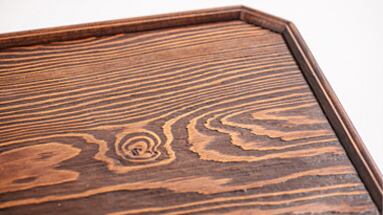 【エレガントな文様】ウーボテーブルならではの優雅な文様が裏に隠れています。