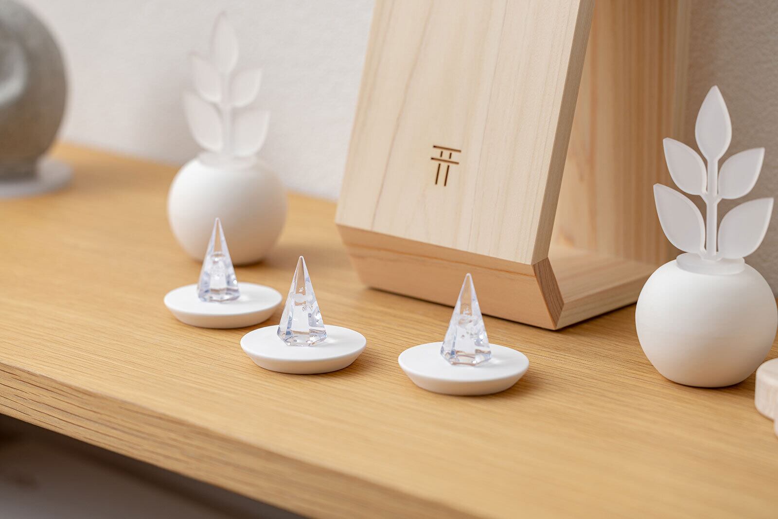 光の神具 5点セット 】《 ミニ 》枯れない榊：光 ミニ ＆ 光のお供え