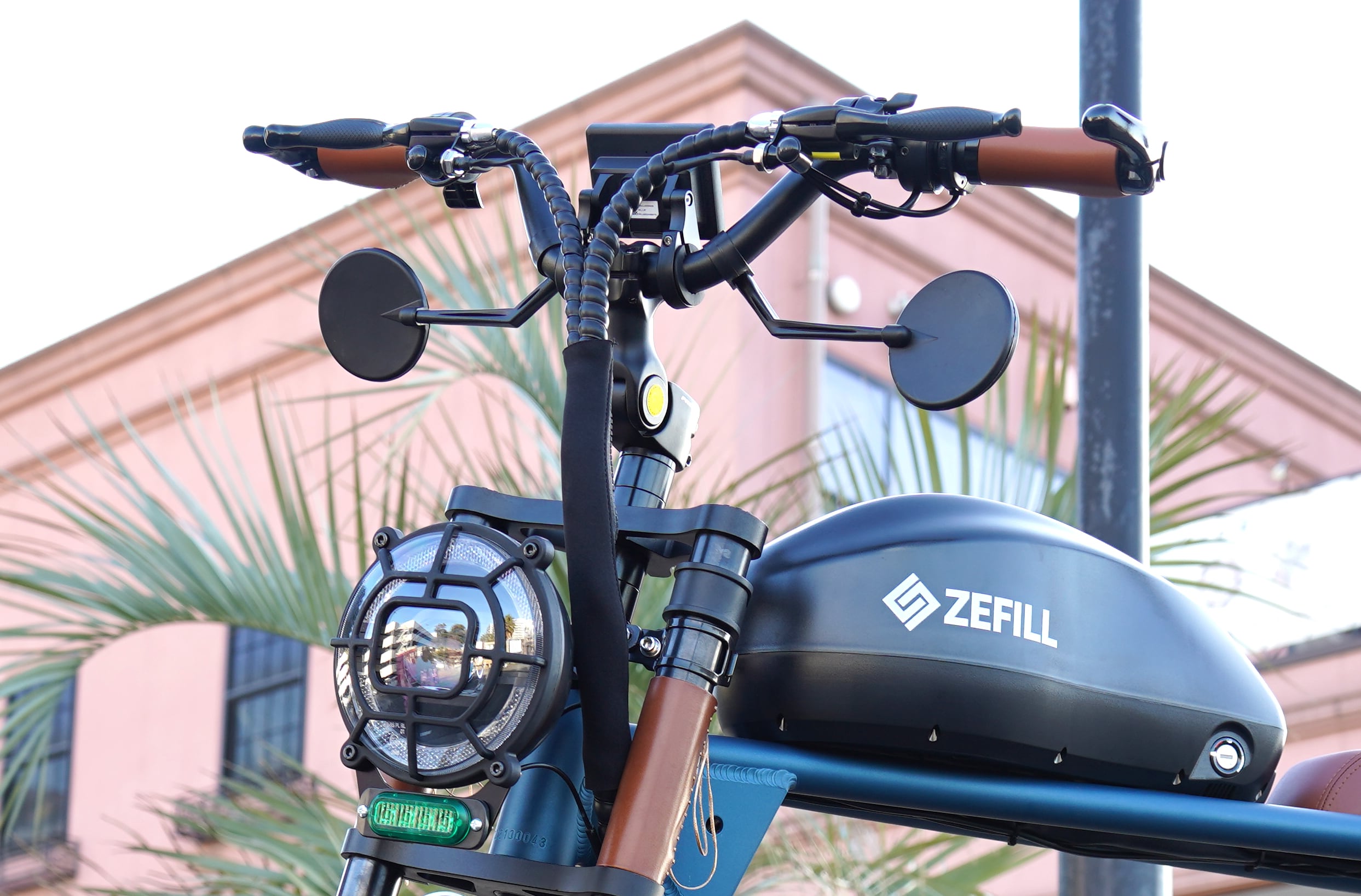 写真は真ットブルーメタリックとなります。