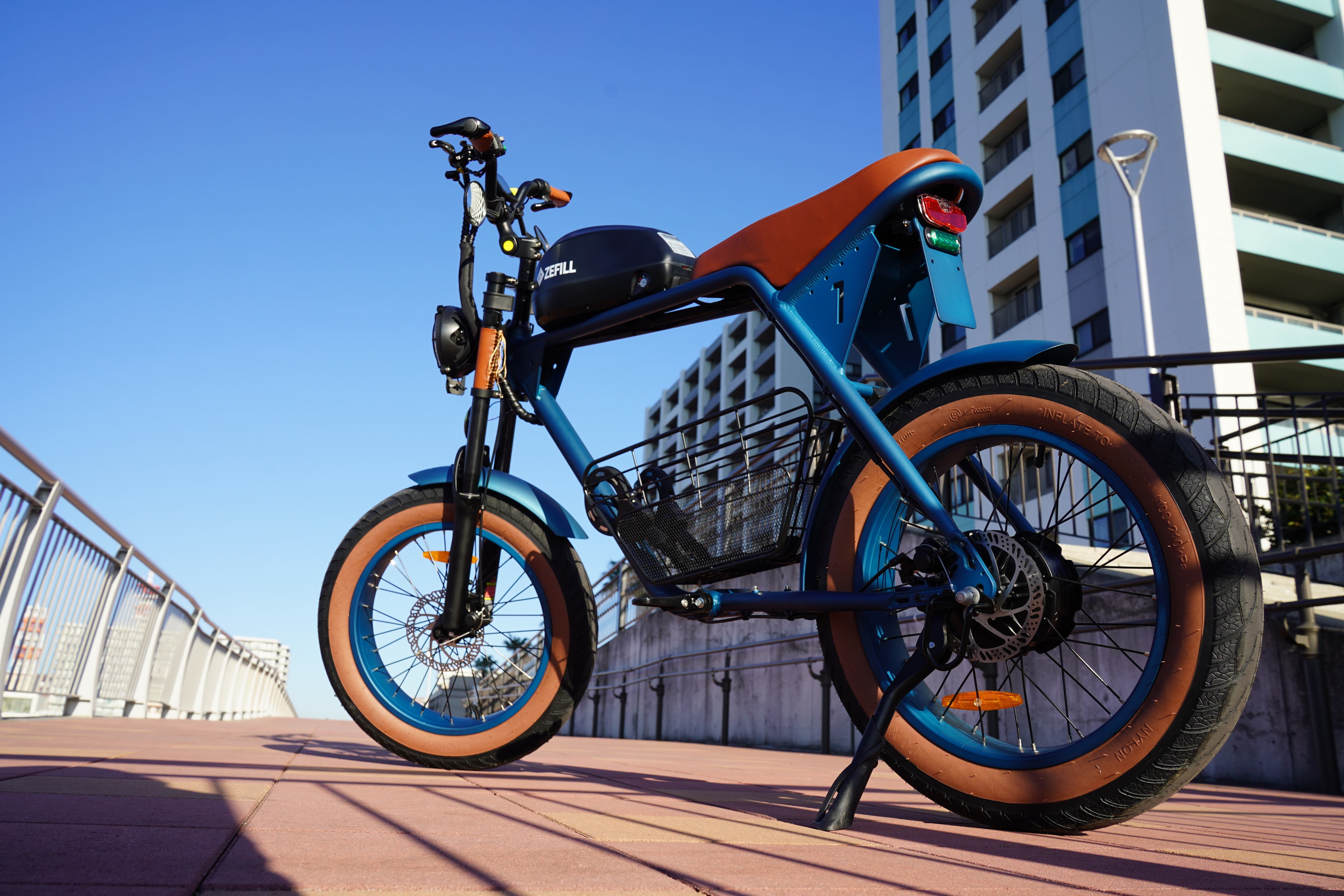 写真は真ットブルーメタリックとなります。