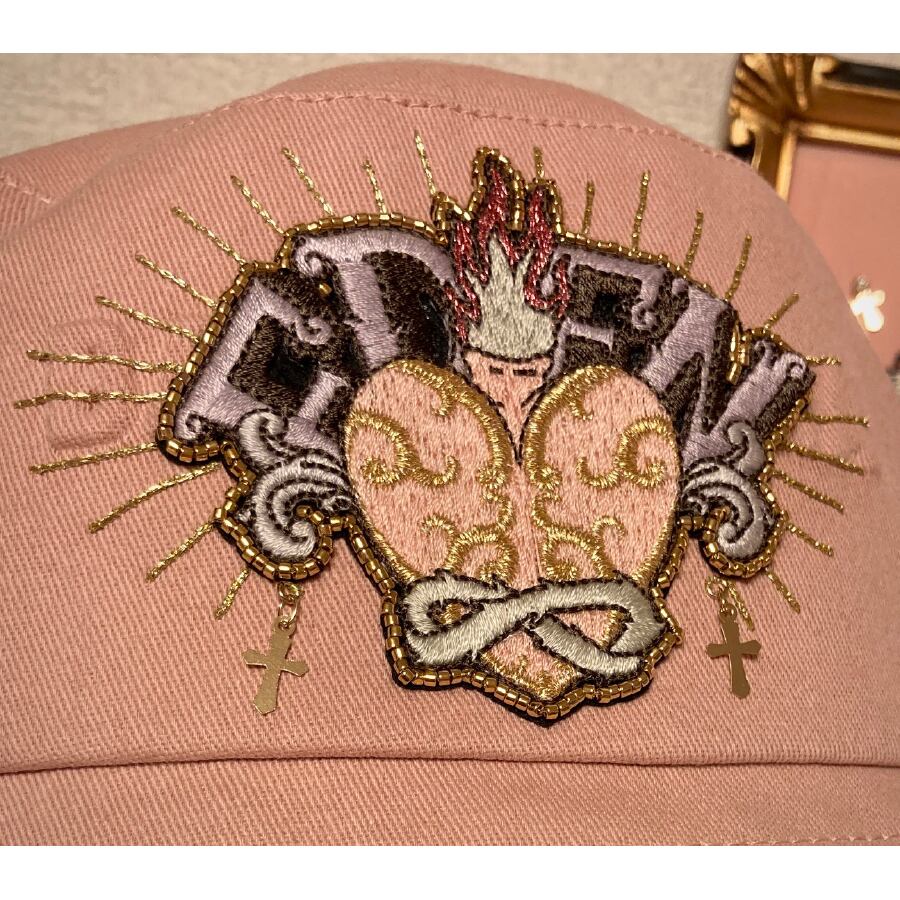 とりあえずハットに縫い付けてみたのが始まり