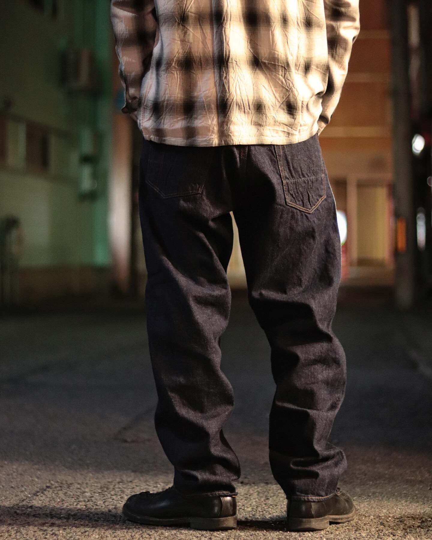 177cm 60kg 32インチ着用