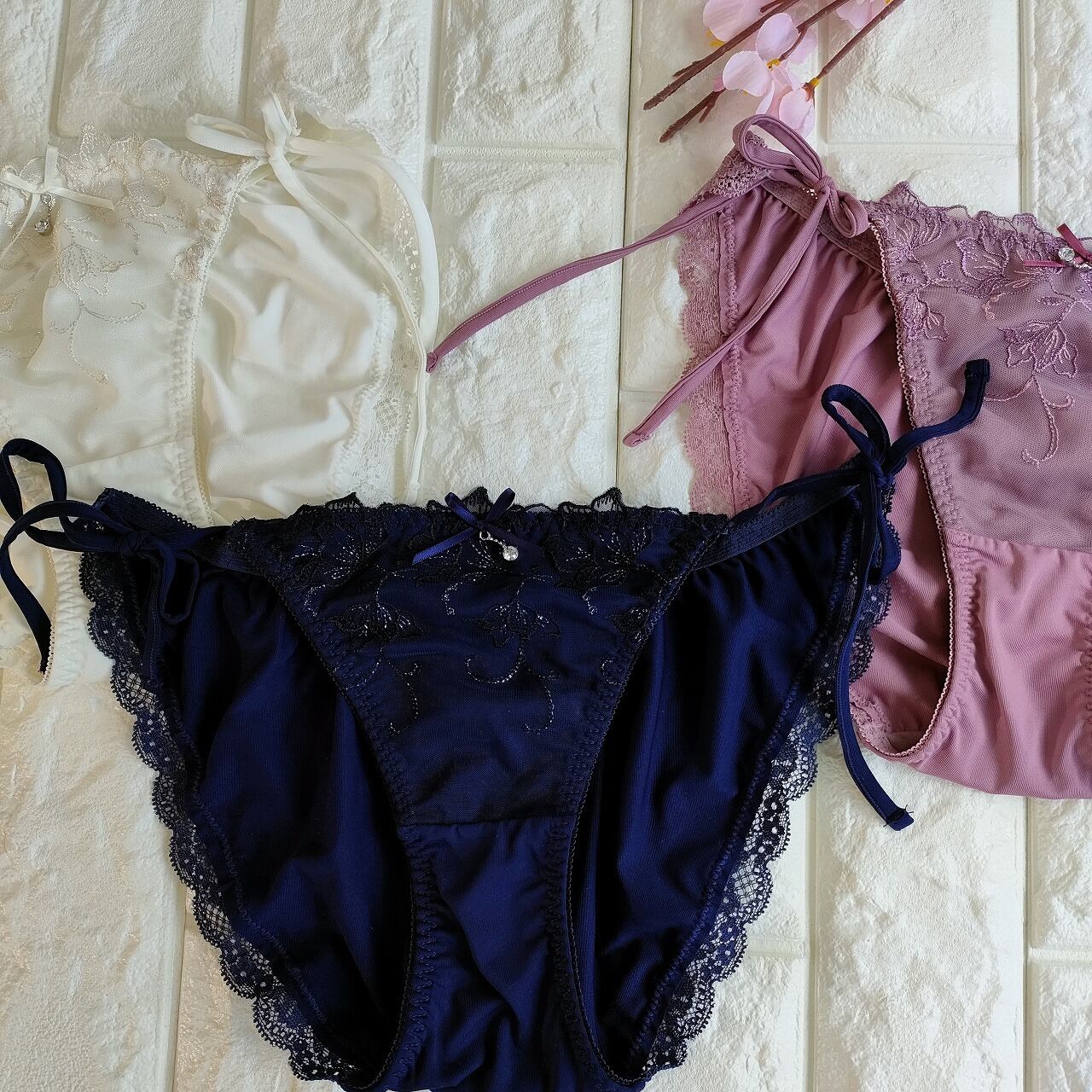 フラワーアップリケヒモショーツ