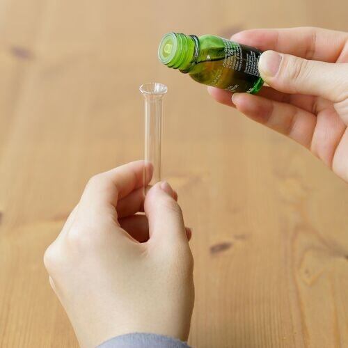 日本国内で、ガラス職人が手加工で1点1点丁寧に加工しています