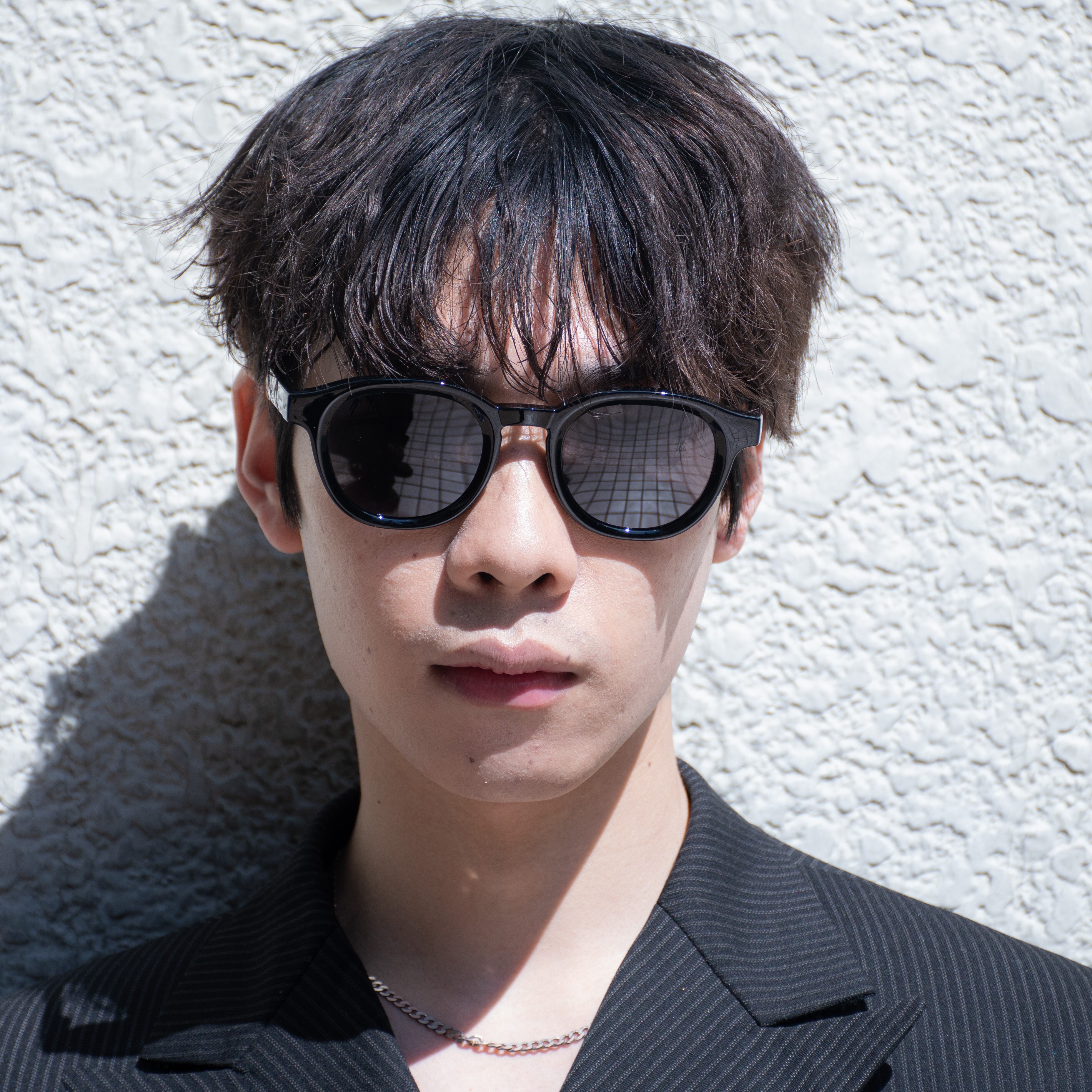 ブラック×ブラックレンズ