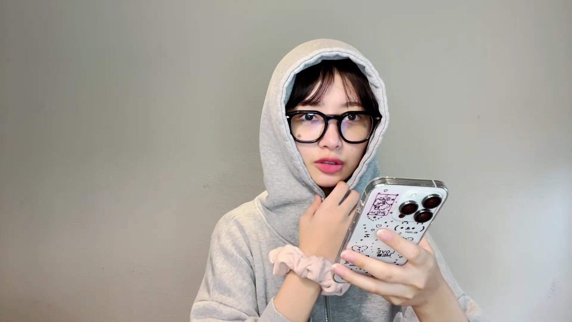 16シリーズ登場！☆IVE レイ 着用！！【earpearp】EMOJI COVY CHICHI