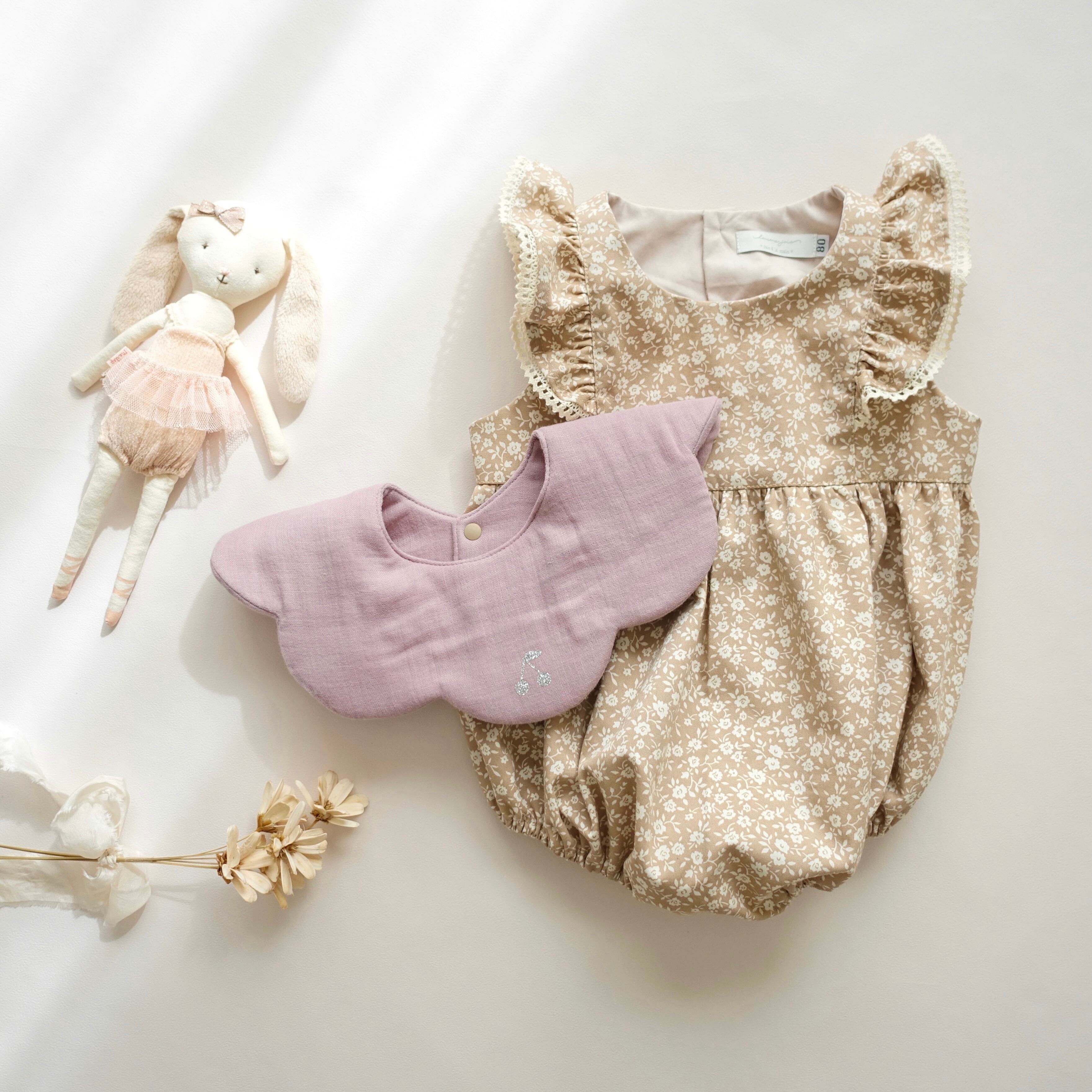 当店でお祝いに1番選んでいただいているロンパースです♡