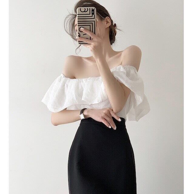 1.オフショルダーミニトップス
