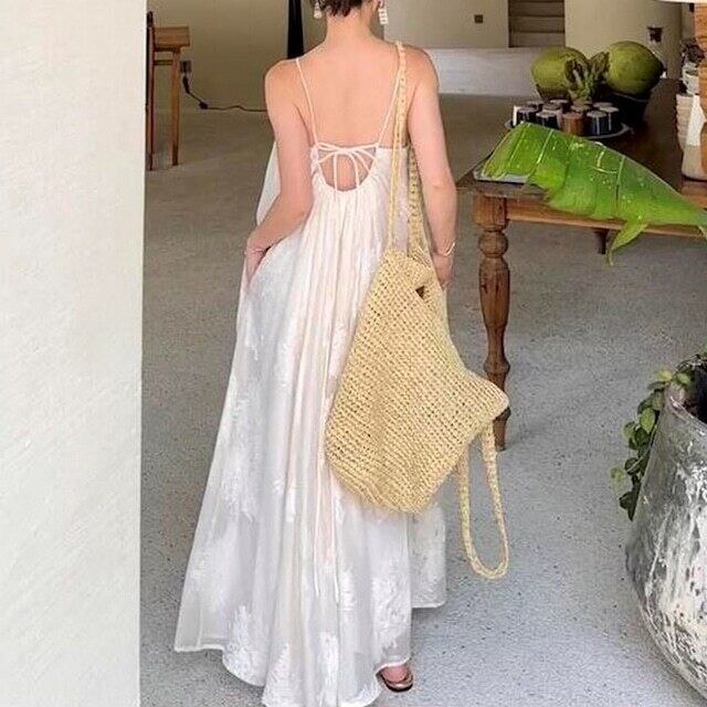 1.ホルターネックバックオープンワンピース