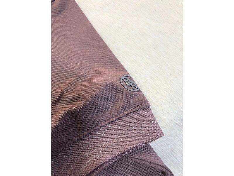 袖口には「BR」ロゴ！