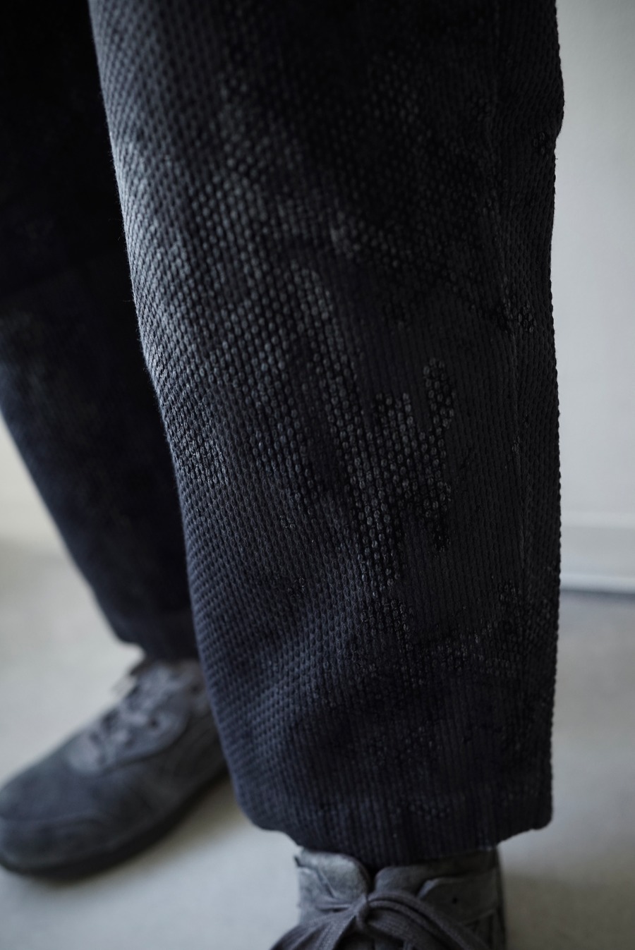 Ancient Dyed Sashiko / W-Tuck Pants (鉄黒) | C O L I N A