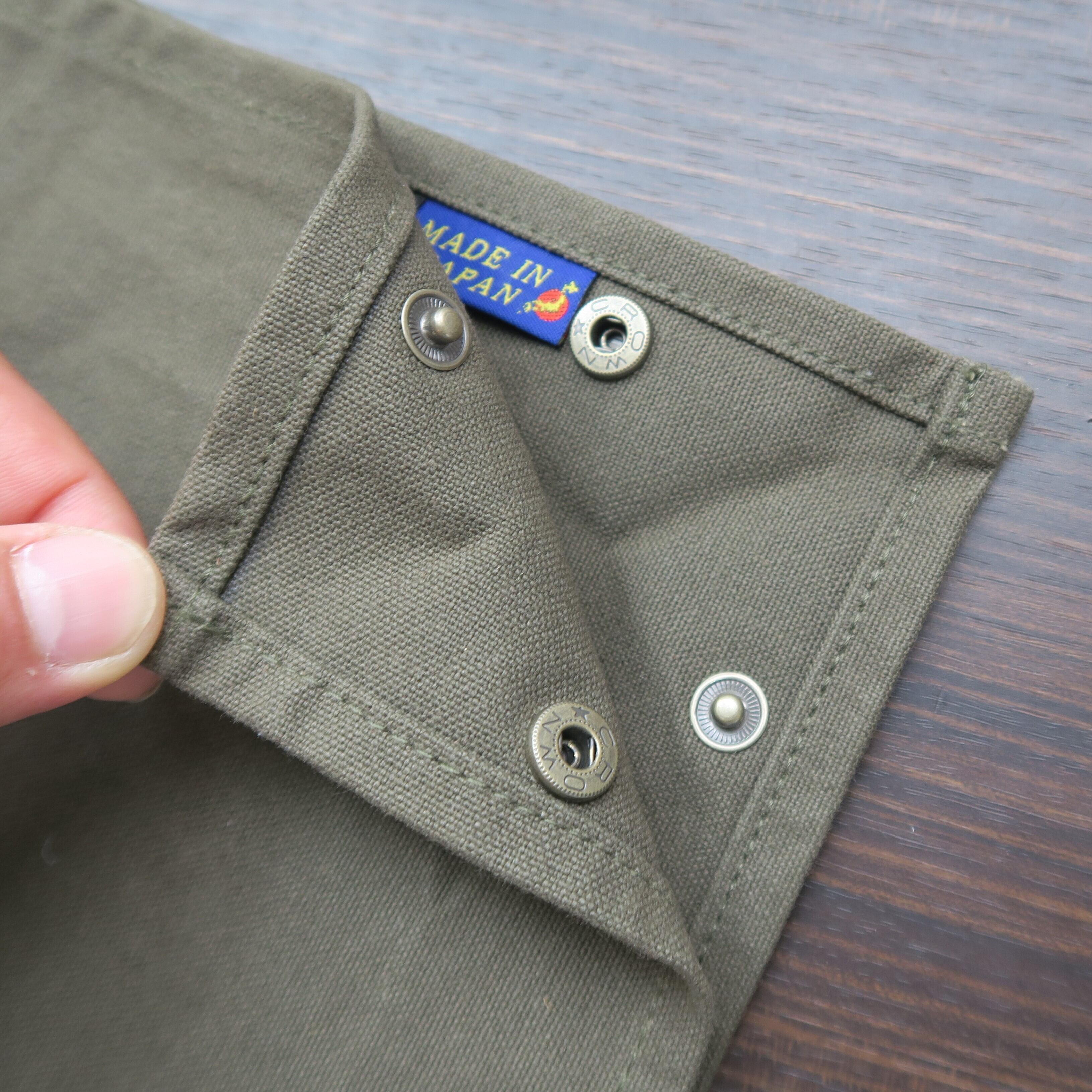 鉤(ボタン)をパチンと留めてコンパクト収納!!