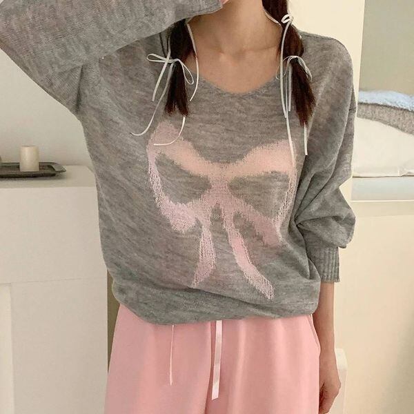 グレー