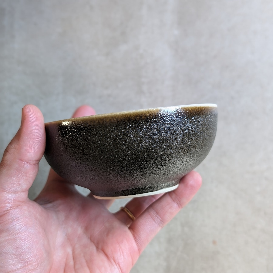 ゆず肌黒釉