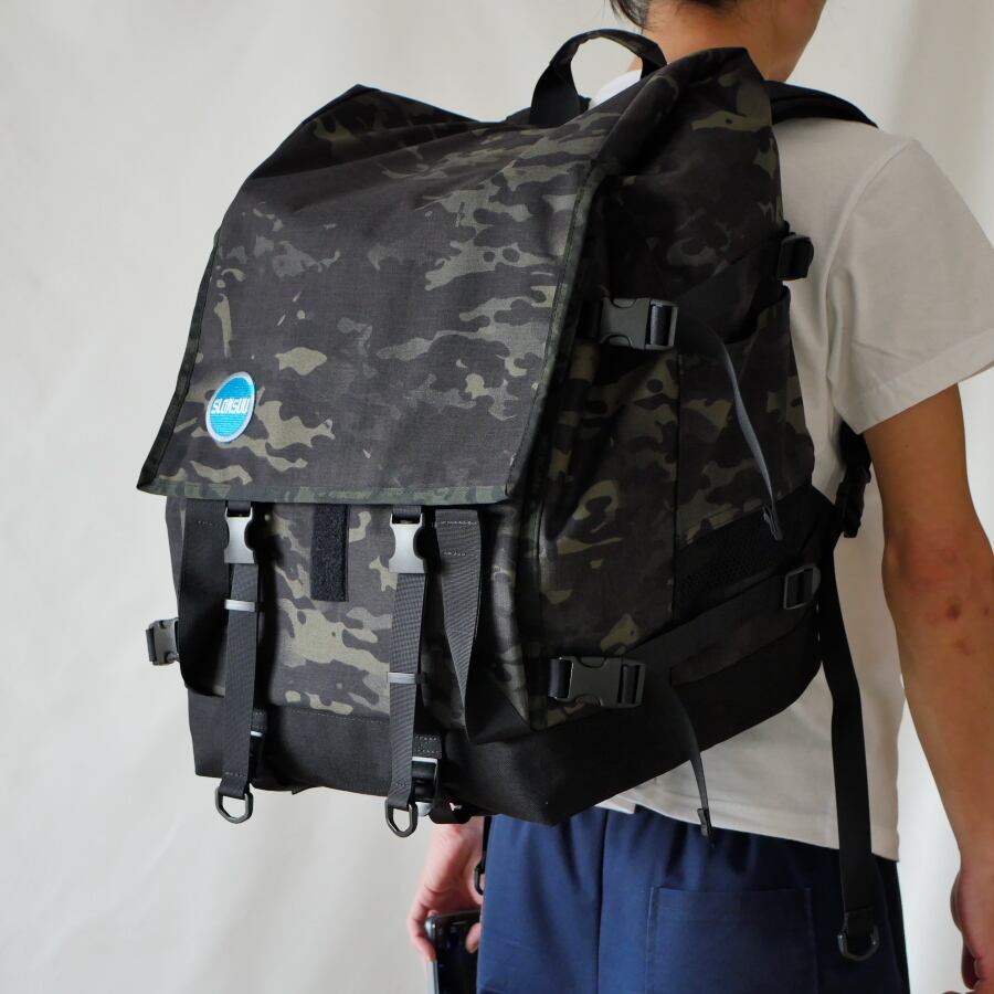 大きなフロントフラップで雨の侵入を防いでくれます