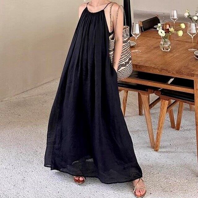 2.ホルターネックバックオープンワンピース