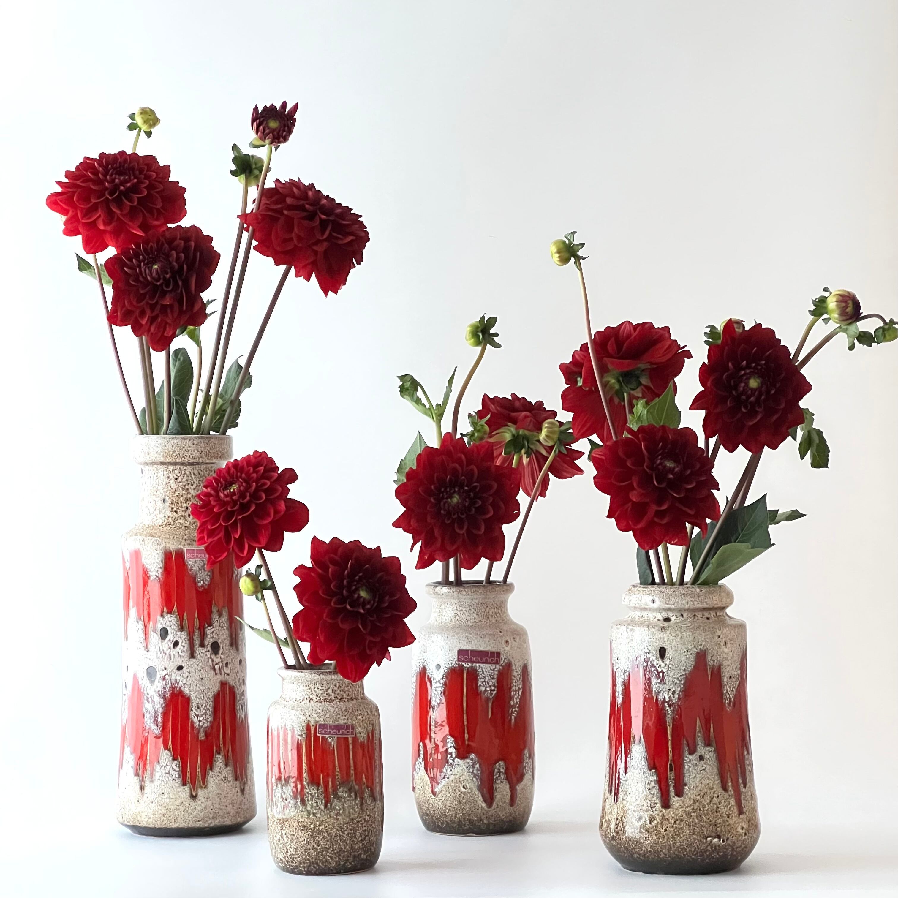 背の高い花瓶は枝物ともよく合います